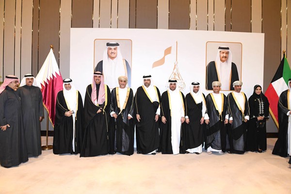 الشيخ حمود الجابر ونائب سفير عمان المستشار شهاب بن سالم الرواس يباركان