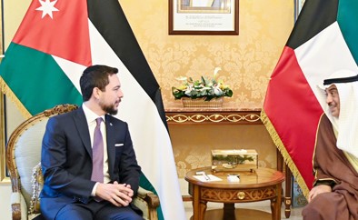 سمو ولي العهد الشيخ صباح الخالد مستقبلا صاحب السمو الملكي الأمير الحسين بن عبدالله الثاني ولي عهد المملكة الأردنية الهاشمية الشقيقة