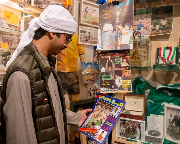 جولة زائر من الإمارات في المتحف