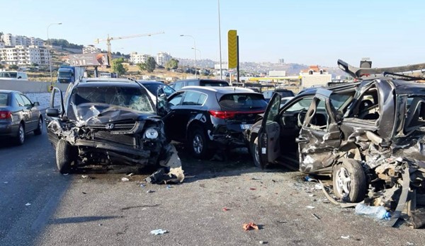   سيارات مدمرة جراء حادث مروري (محمود الطويل)