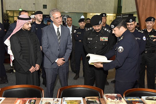 وكيل "الداخلية" يفتتح مكتبة الإدارة العامة للعلاقات والإعلام الأمني في مبنى الوزارة