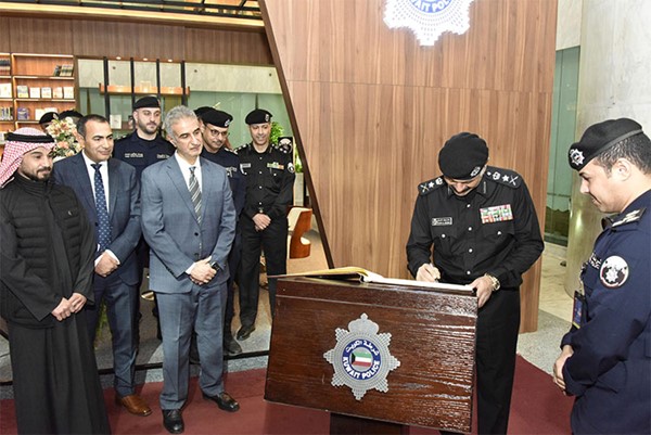 وكيل "الداخلية" يفتتح مكتبة الإدارة العامة للعلاقات والإعلام الأمني في مبنى الوزارة