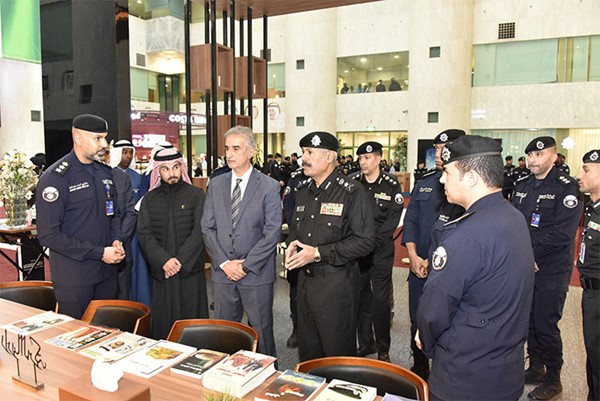 وكيل "الداخلية" يفتتح مكتبة الإدارة العامة للعلاقات والإعلام الأمني في مبنى الوزارة