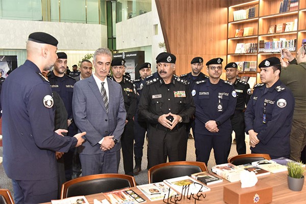وكيل "الداخلية" يفتتح مكتبة الإدارة العامة للعلاقات والإعلام الأمني في مبنى الوزارة