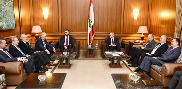 الرئيس المكلف نواف سلام مستقبلا كتلة اللقاء الديموقراطي برئاسة النائب تيمور جنبلاط خلال استشاراته النيابية (محمود الطويل)