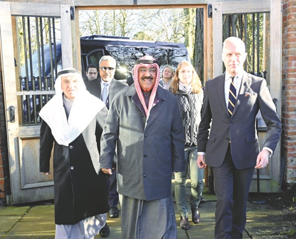 صاحب السمو الأمير الشيخ مشعل الأحمد لدى وصوله إلى مقر مؤسسة الملك