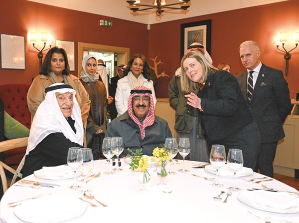 صاحب السمو الأمير الشيخ مشعل الأحمد يطلع على أنشطة المركز