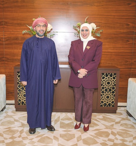  وزيرة المالية مع السفير العماني د.صالح الخروصي