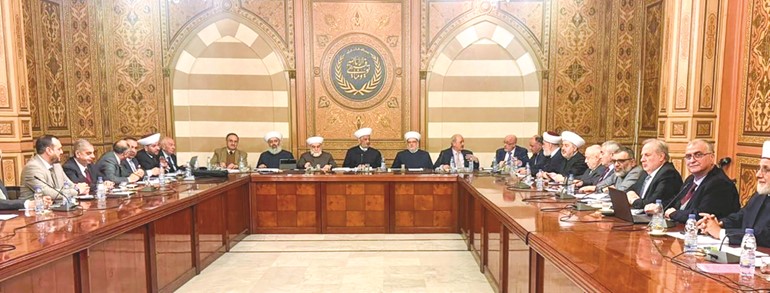 مفتي لبنان الشيخ عبداللطيف دريان مترئسا اجتماع المجلس الشرعي الإسلامي الأعلى في دار الفتوى (محمود الطويل)