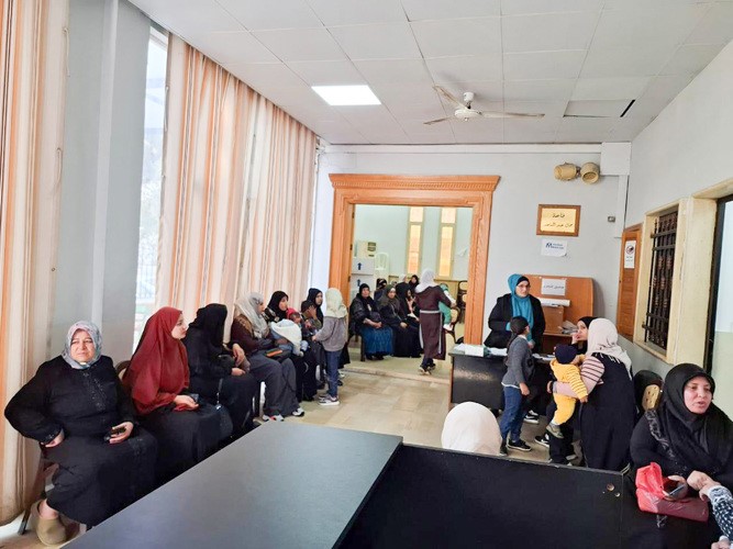 مرضى في أحد مراكز الرعاية الصحية الأولية في بلدات اقليم الخروب بقضاء الشوف