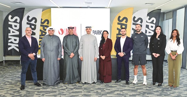 راشد العميري وفرح البابطين وخالد الساير وعبدالمحسن البابطين مع فريقي الراي وسبارك