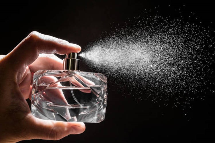 مصادر لـ «الأنباء»: 7 علامات تميز العطور الأصلية عن المزيفة
