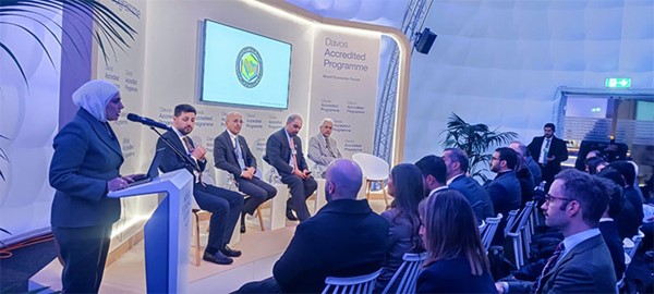 نورة الفصام تشارك في جلسة حوارية حول التنويع الاقتصادي وأثره على الاستدامة ودور دول الخليج في النمو الاقتصادي العالمي بمؤتمر "دافوس"