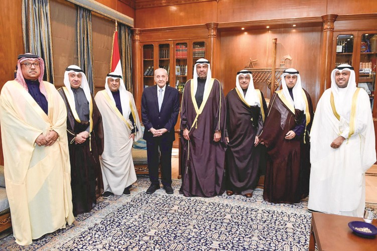 رئيس المجلس النيابي نبيه بري مستقبلا وزير الخارجية عبدالله اليحيا والأمين العام لمجلس التعاون جاسم البديوي والوفد المرافق