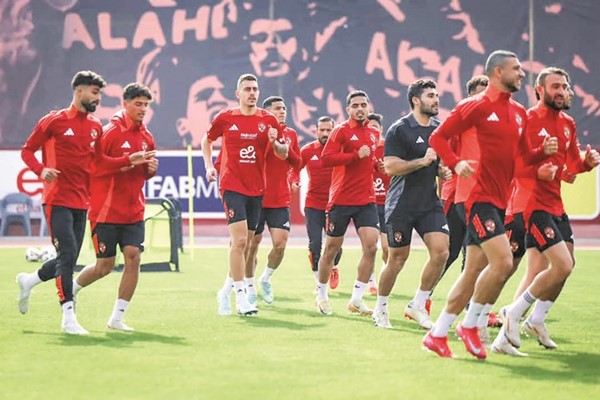    جانب من تدريبات الأهلي استعدادا لمودرن