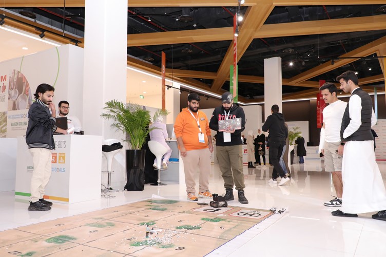 من معرض الطلبة المشاركين في المسابقة ٢٠٢٤