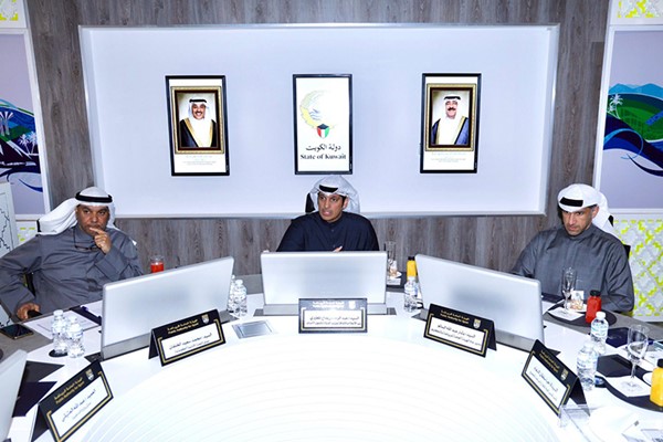 وزير الإعلام والثقافة ووزير الدولة لشؤون الشباب عبد الرحمن المطيري مترئسا اجتماع اللجنة المنظمة العليا ليوم الكويت الرياضي بحضور مدير اللجنة الاولمبية الكويتية اللواء متقاعد محمد الخلفان ومدير الهيئة العامة للرياضة بالتكليف بشار عبدالله