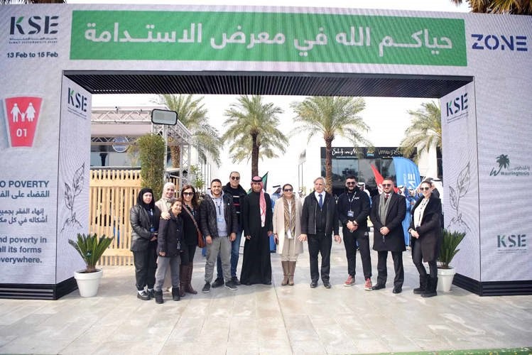 صورة جماعية للمشاركين في افتتاح معرض الاستدامة
