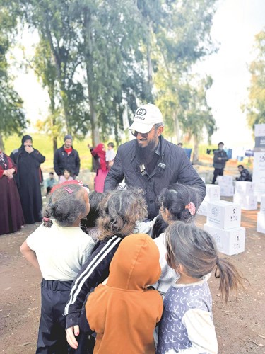 رئيس مجلس إدارة جمعية الصفا الإنسانية محمد الشايع خلال أحد الأنشطة الخيرية