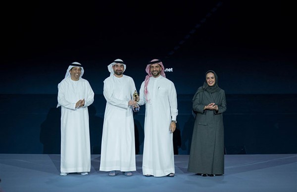 نائب حاكم الشارقة سمو الشيخ سلطان بن أحمد القاسمي خلال تكريم المشاركين والرعاة