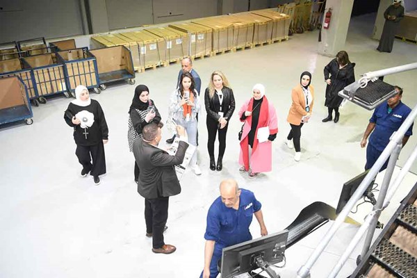 الوفد يستمع لشرح من مدير الإنتاج الزميل عمرو جاد حول عمل مطابع «الأنباء»