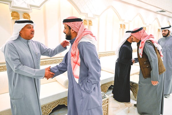 نصار العازمي يتلقى التهاني