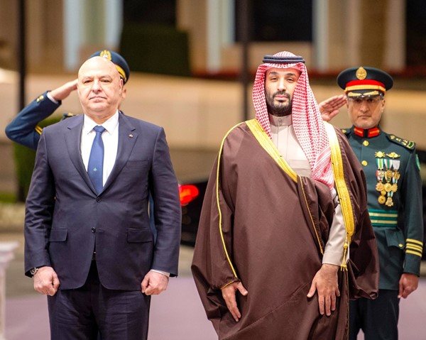  صاحب السمو الملكي الأمير محمد بن سلمان بن عبدالعزيز ولي العهد رئيس مجلس الوزراء السعودي مستقبلا الرئيس اللبناني العماد جوزف عون (واس)
