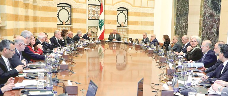 الرئيس العماد جوزف عون مترئسا جلسة مجلس الوزراء الأولى بعد نيل الحكومة الثقة بحضور رئيس الحكومة نواف سلام(محمود الطويل)