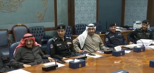 مدير إدارة البحث والمتابعة في الإدارة العامة للجنسية ووثائق السفر العقيد حقوقي عبدالعزيز العميري لتلفزيون الكويت: نائب سابق عزّى مواطناً مزوّراً باسمه الخليجي الحقيقي فأثبت لنا تزويره القطعي إلى جانب تحليل الـ DNA