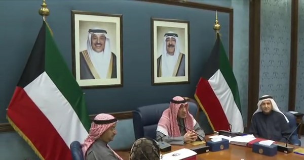 مدير إدارة البحث والمتابعة في الإدارة العامة للجنسية ووثائق السفر العقيد حقوقي عبدالعزيز العميري لتلفزيون الكويت: نائب سابق عزّى مواطناً مزوّراً باسمه الخليجي الحقيقي فأثبت لنا تزويره القطعي إلى جانب تحليل الـ DNA