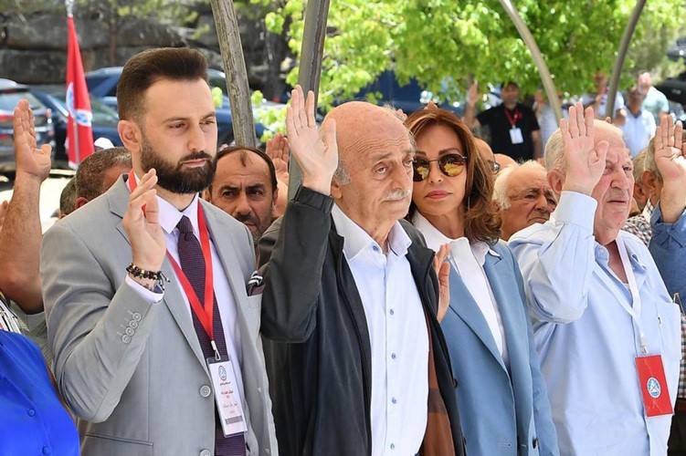 صورة أرشيفية لوليد جنبلاط في احتفال انتخاب تيمور جنبلاط رئيسا للحزب التقدمي الاشتراكي في عين زحلتا (محمود الطويل)