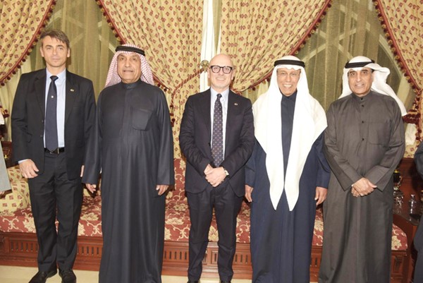 السفير الإيطالي لورنزو موريني وقنصل إيطاليا يهنئان