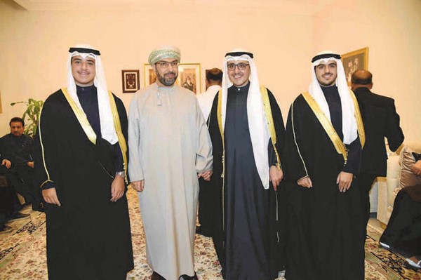 الشيخ د.أحمد ناصر المحمد مهنئا د.صالح الخروصي