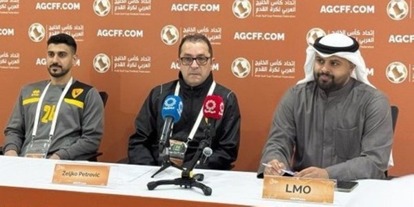 المونتينيغري زيلكو بتروڤيتش وعبدالله الشمالي خلال المؤتمر الصحافي