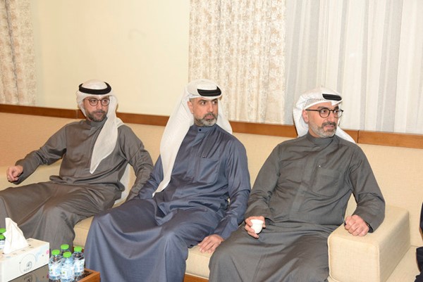 عدد من المهنئين في ديوان د.حسن كمال