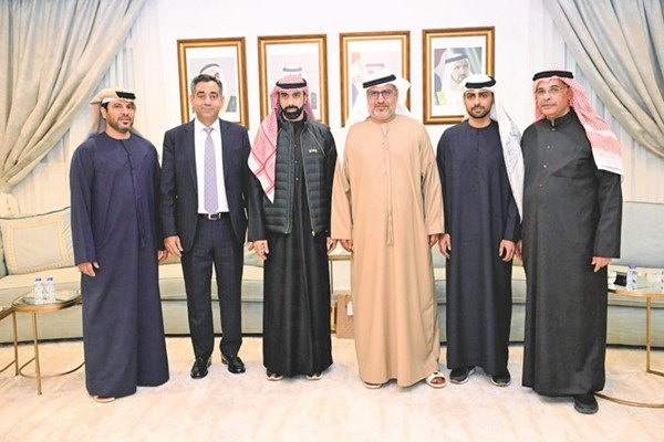 السفير الإماراتي د.مطر النيادي متوسطا القائم بالأعمال اللبناني أحمد عرفة ونائب السفير الإماراتي حمد المنصوري وبعض الحضور