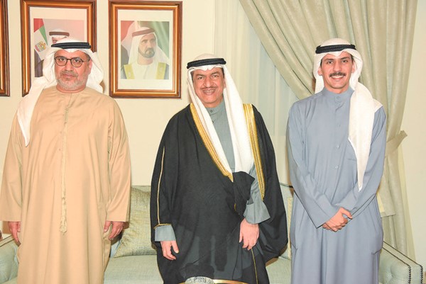 محافظ الجهراء حمد الحبشي مقدما التهاني للسفير الإماراتي د.مطر النيادي