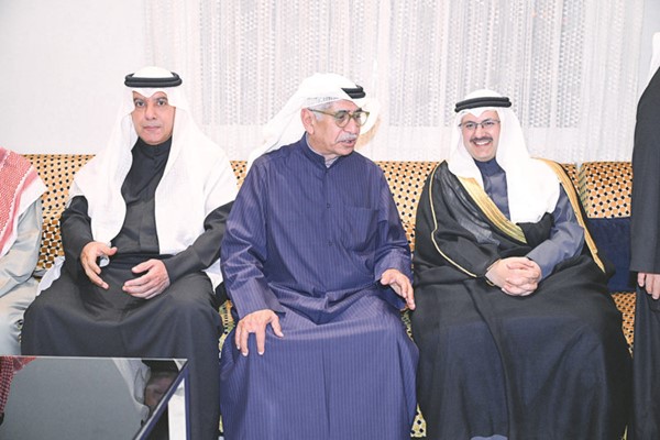 م.عادل الخرافي متوسطا الشيخ فراس الصباح وماضي العايد الهاجري