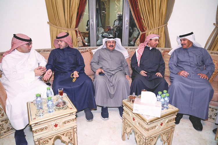حمد المدلج مع د.سعد البراك وعدد من المهنئين