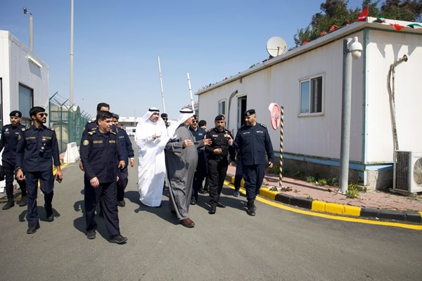 وزير الصحة يتفقد الخدمات الطبية في قاعدة صباح الأحمد البحرية ومنفذ النويصيب الحدودي