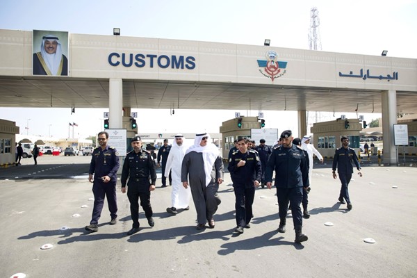 وزير الصحة يتفقد الخدمات الطبية في قاعدة صباح الأحمد البحرية ومنفذ النويصيب الحدودي