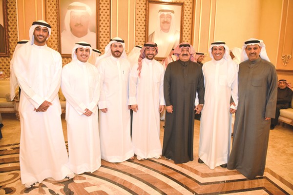 الشيخ أحمد اليوسف وحمود فليطح وصقر الملا يباركون لأحمد الشحومي وعبدالكريم الشحومي وخليفة الشحومي