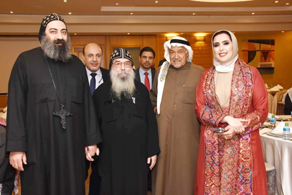 2الشيخة مريم الصباح والفنان جاسم النبهان وعدد من حضور الغبقة