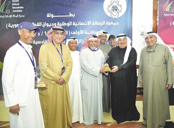 بوخمسين خلال تكريم المنظمين والمشاركين