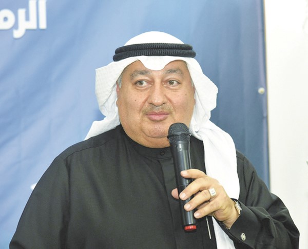 عماد بوخمسين متحدثا
