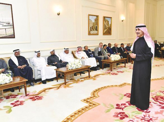 الشيخ ثامر الجابر متحدثا خلال اللقاء