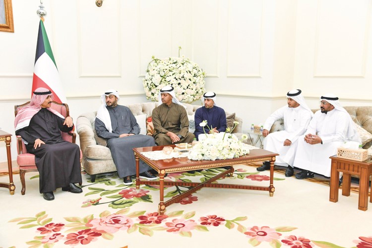 سفيرنا لدى البحرين يتبادل الأحاديث الودية الرمضانية مع عدد من الحضور