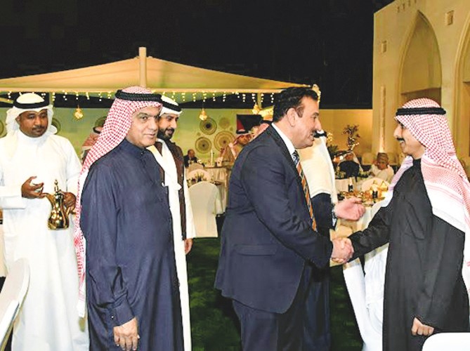 الشيخ ثامر الجابر مستقبلا بعض المهنئين