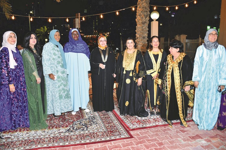 الشيخة هالة بدر المحمد والسفيرة التركية طوبى سونمز ود.أميرة الحسن وبعض المشاركات