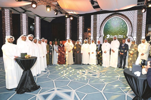 أحمد القطامي وحمد الفوزان ومعالي الرشيد وليالي الفهد يتوسطون قيادي بنك وربة